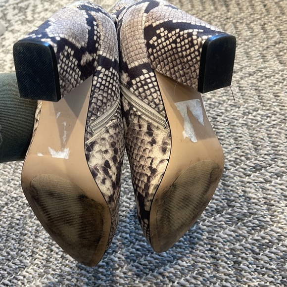 Steve Madden Size 6 1/2 Boots - Picture 4 of 5